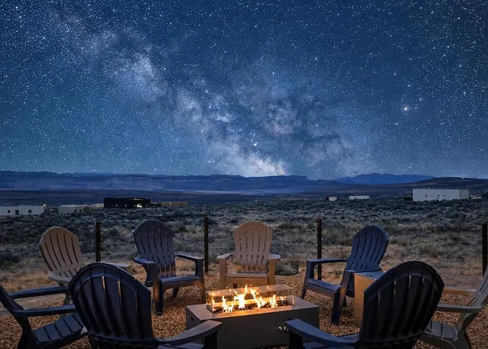 Views, Hot Tub, Game Room, Outdoor Theater Holiday home *