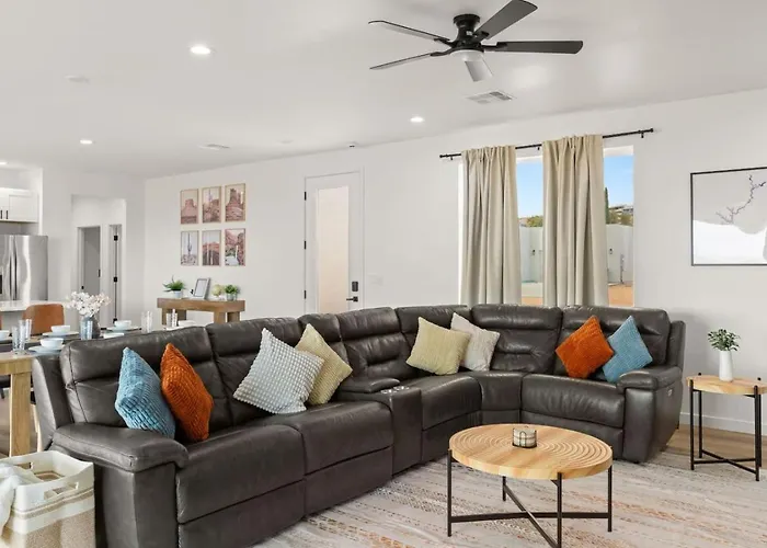 Views, Hot Tub, Game Room, Outdoor Theater Holiday home *