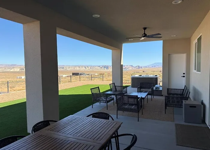 Views, Hot Tub, Game Room, Outdoor Theater Holiday home